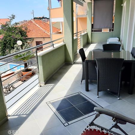 -Villa Sjor -Primosten-Apartmani- Has 2 Large Apartments And 2 Smaller Ones -Primosten Lokvice 6 Buitenkant foto