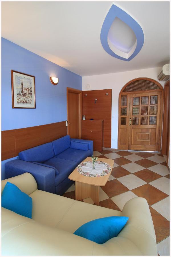 -Villa Sjor -Primosten-Apartmani- Has 2 Large Apartments And 2 Smaller Ones -Primosten Lokvice 6 Buitenkant foto